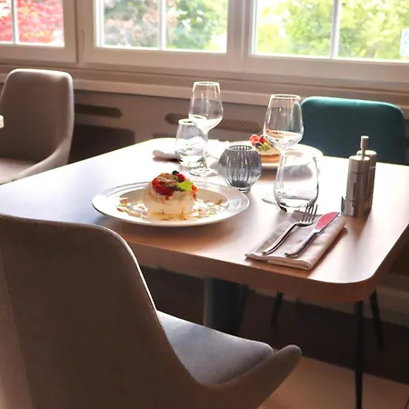 Hotel Western Ile De France 4*