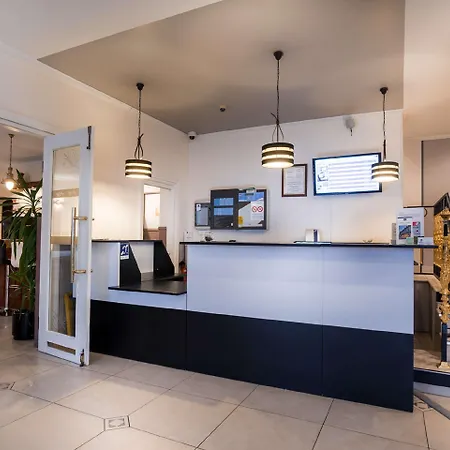 Hotel Western Ile De France 4*
