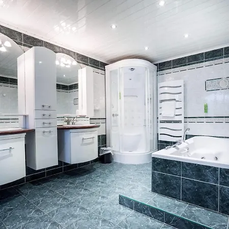 Hotel Western Ile De France 4*