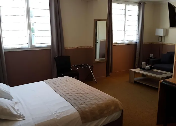 Hotel Western Ile De France 4*