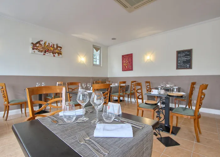 Western Restaurant Ile De France Hotel 4*